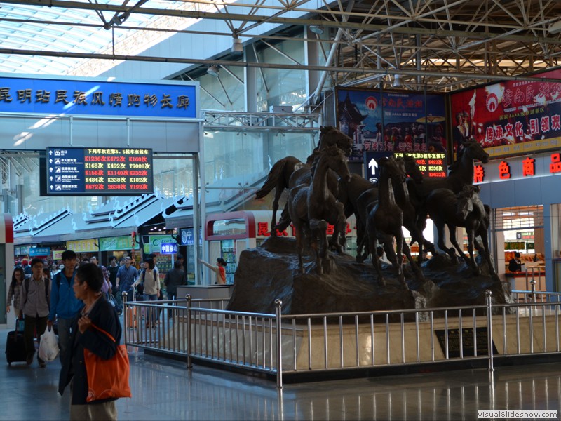 The train station in Hangzhou.<br/>
