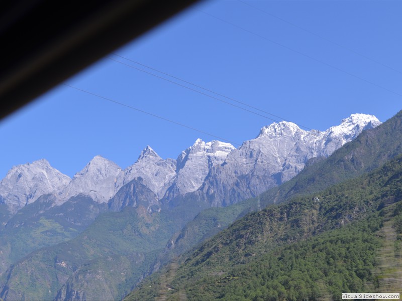 More great views of the snowcapped mountains.