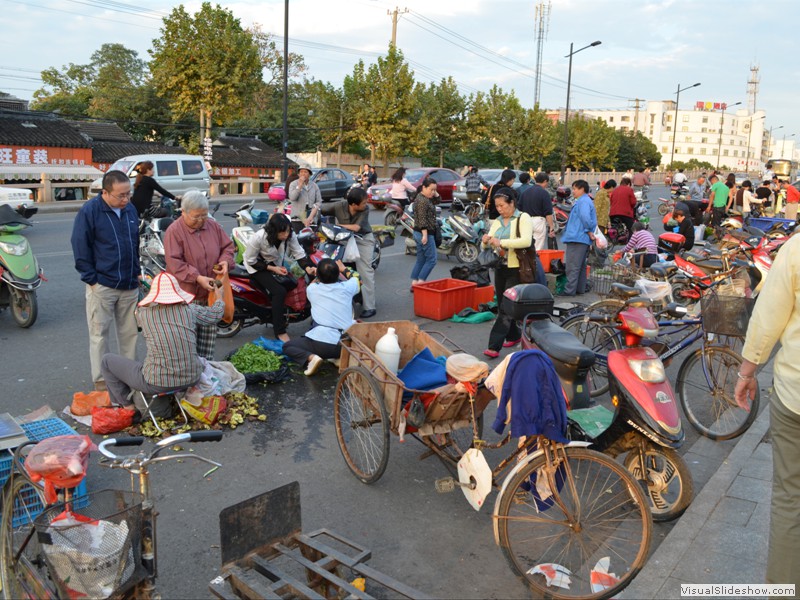 More pictures of the street vendors.